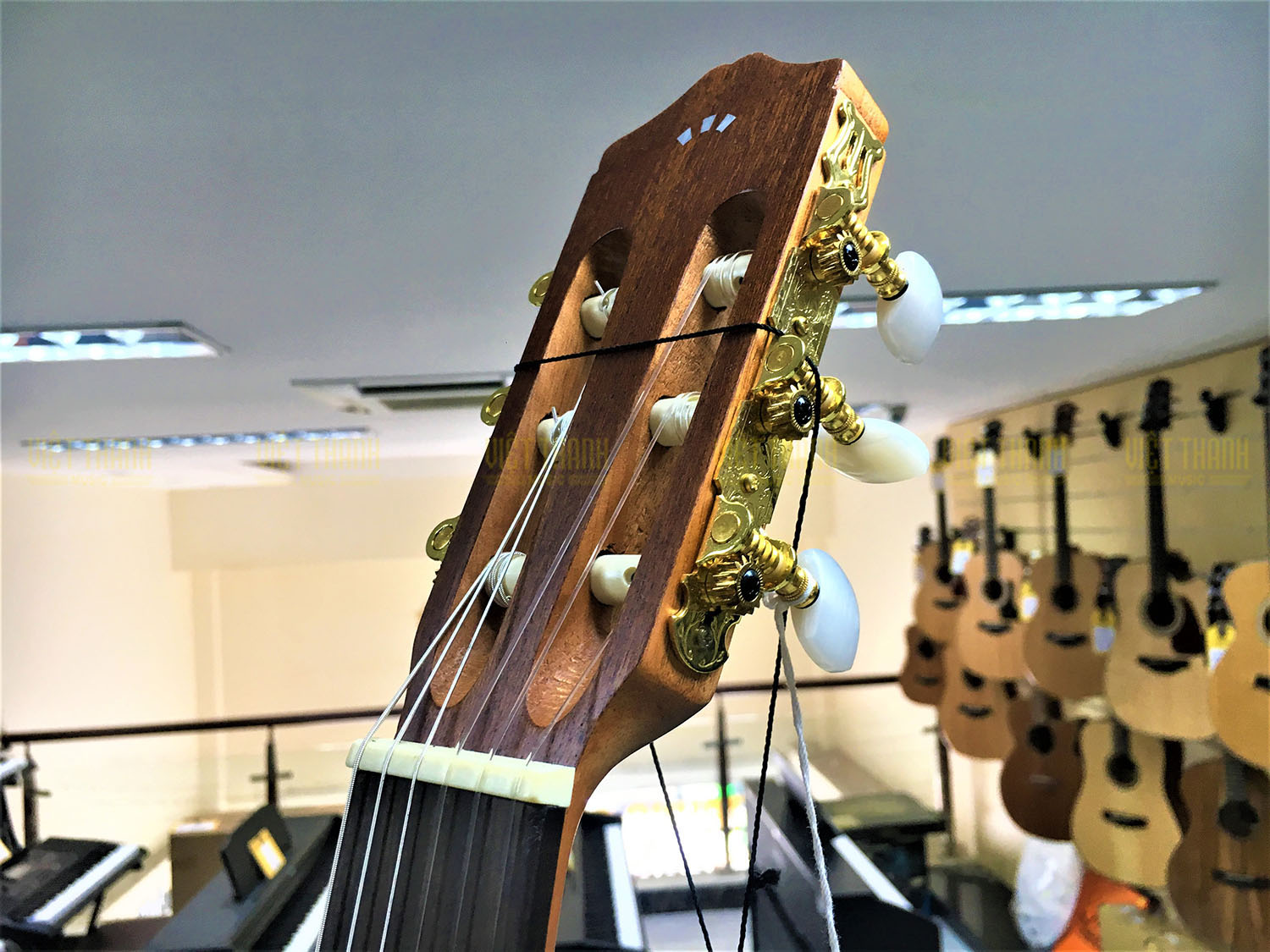 Cần Đàn guitar Cordoba C1M thiết kế dễ chơi