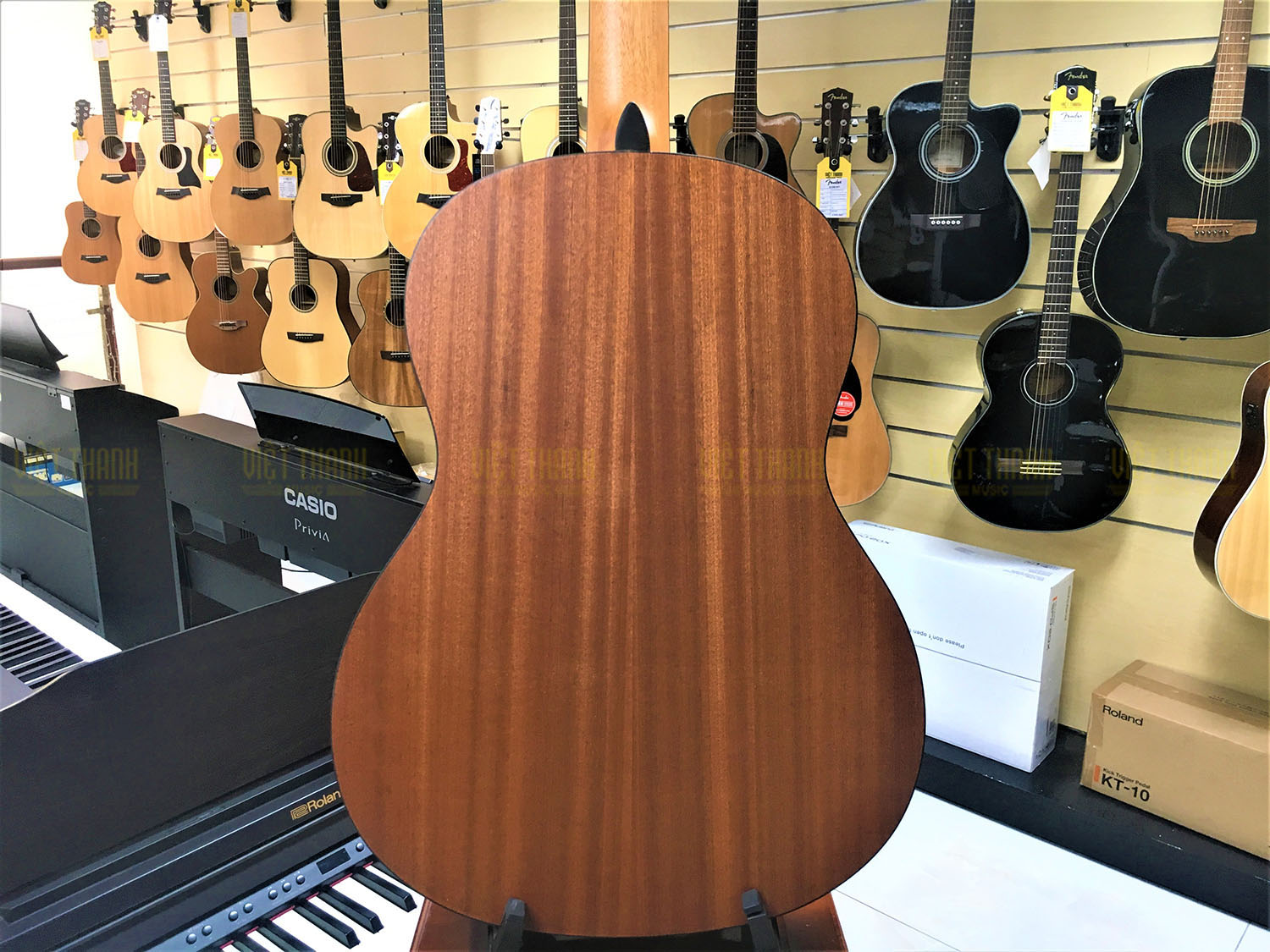 Mặt sau Mặt Đàn guitar Cordoba C1M chất liệu gỗ gụ