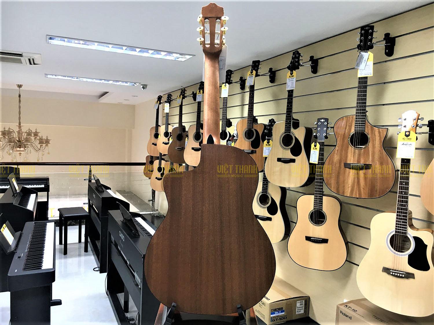 Đàn guitar Cordoba C1M-CE có mức giá phải chăng