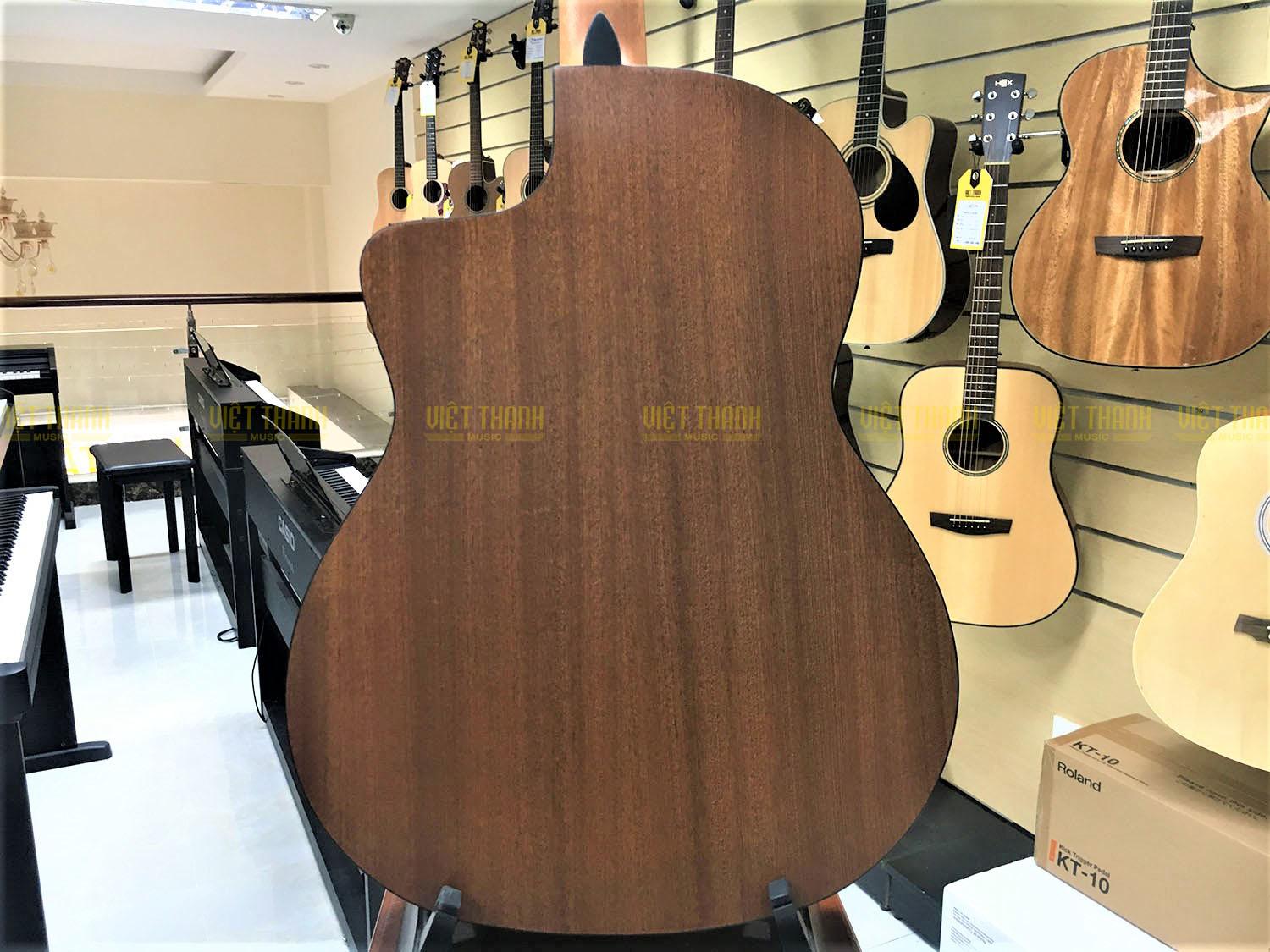 Mặt sau Đàn guitar Cordoba C1M-CE chất liệu gỗ gụ