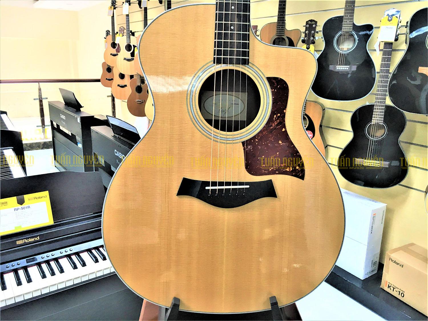 Đàn guitar acoustic Taylor 214CE có thiết kế độc đáo, sang trọng