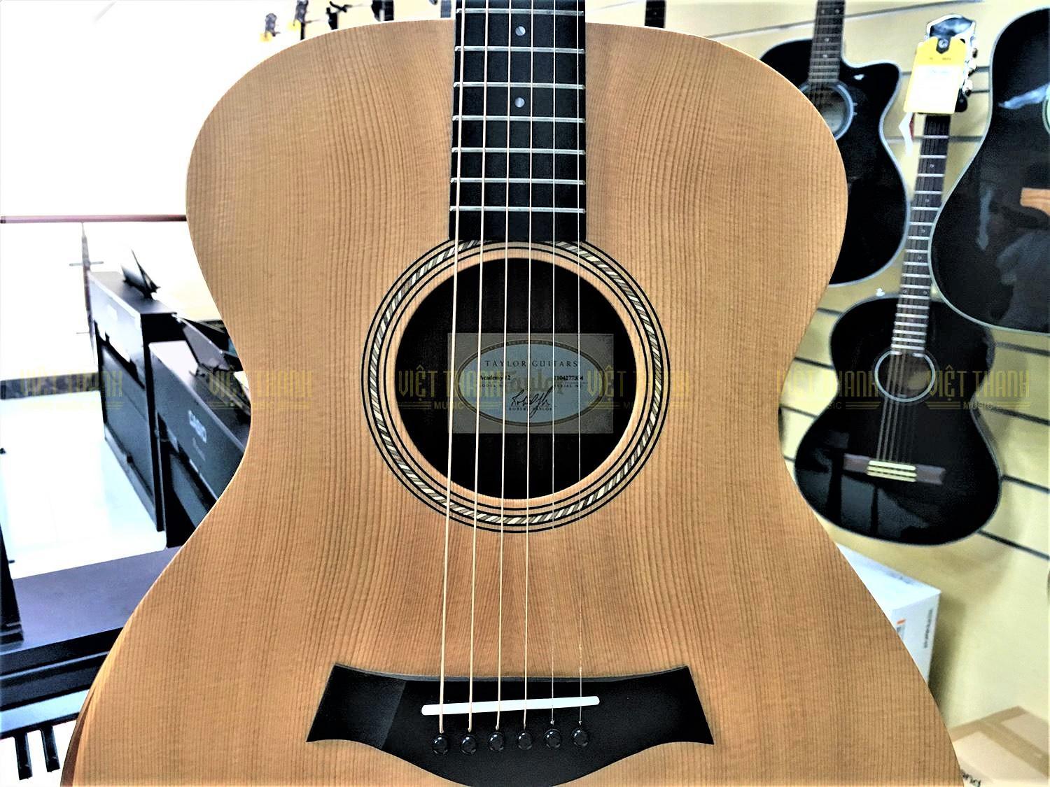 Đàn guitar Academy A12 sử dụng chất liệu gỗ cao cấp