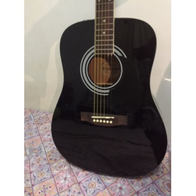 hoa văn lỗ thoát âm đàn guitar Suzuki SDG 6BK