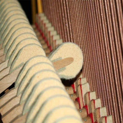 bua dan piano yamaha u2h